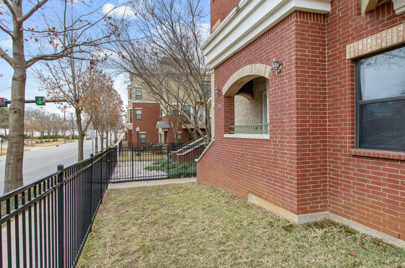 1203 Beaconsfield Lane Unit 205, Arlington, TX 76011 Unique Exposure