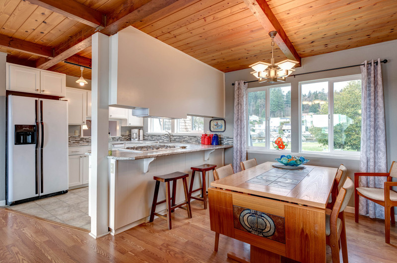 2216 Mariners Cove, Oak Harbor, WA 98277 Snowberry Lane Photography