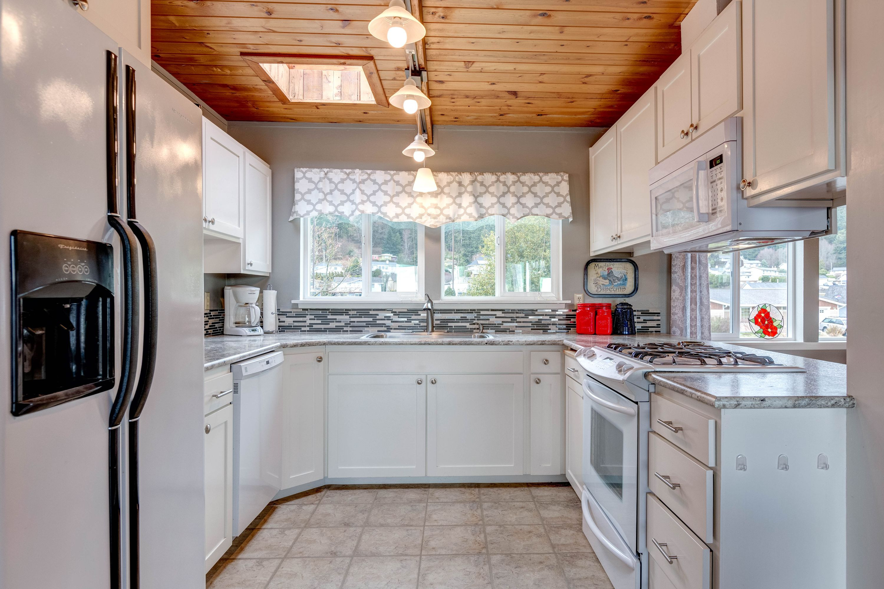 2216 Mariners Cove, Oak Harbor, WA 98277 Snowberry Lane Photography