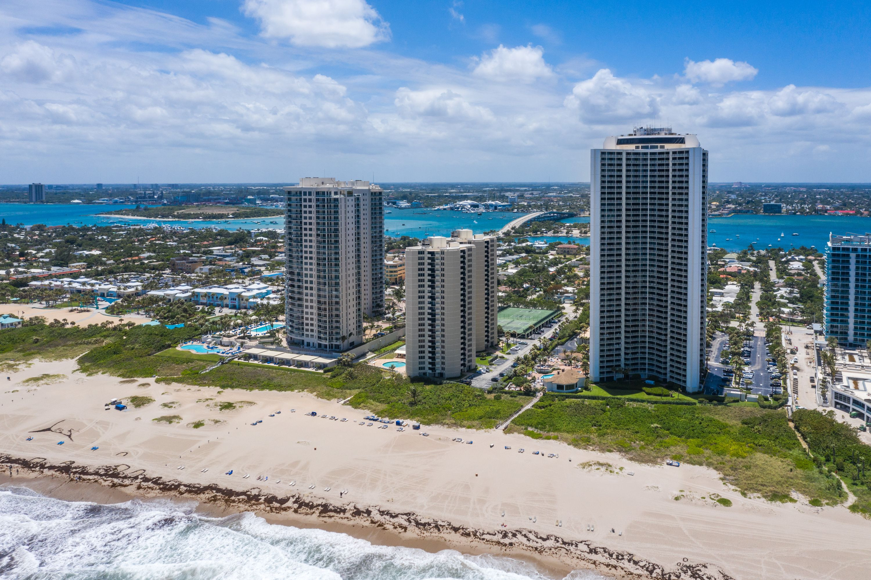 2800 North Ocean Drive Unit B16D, Riviera Beach, FL 33404 Living