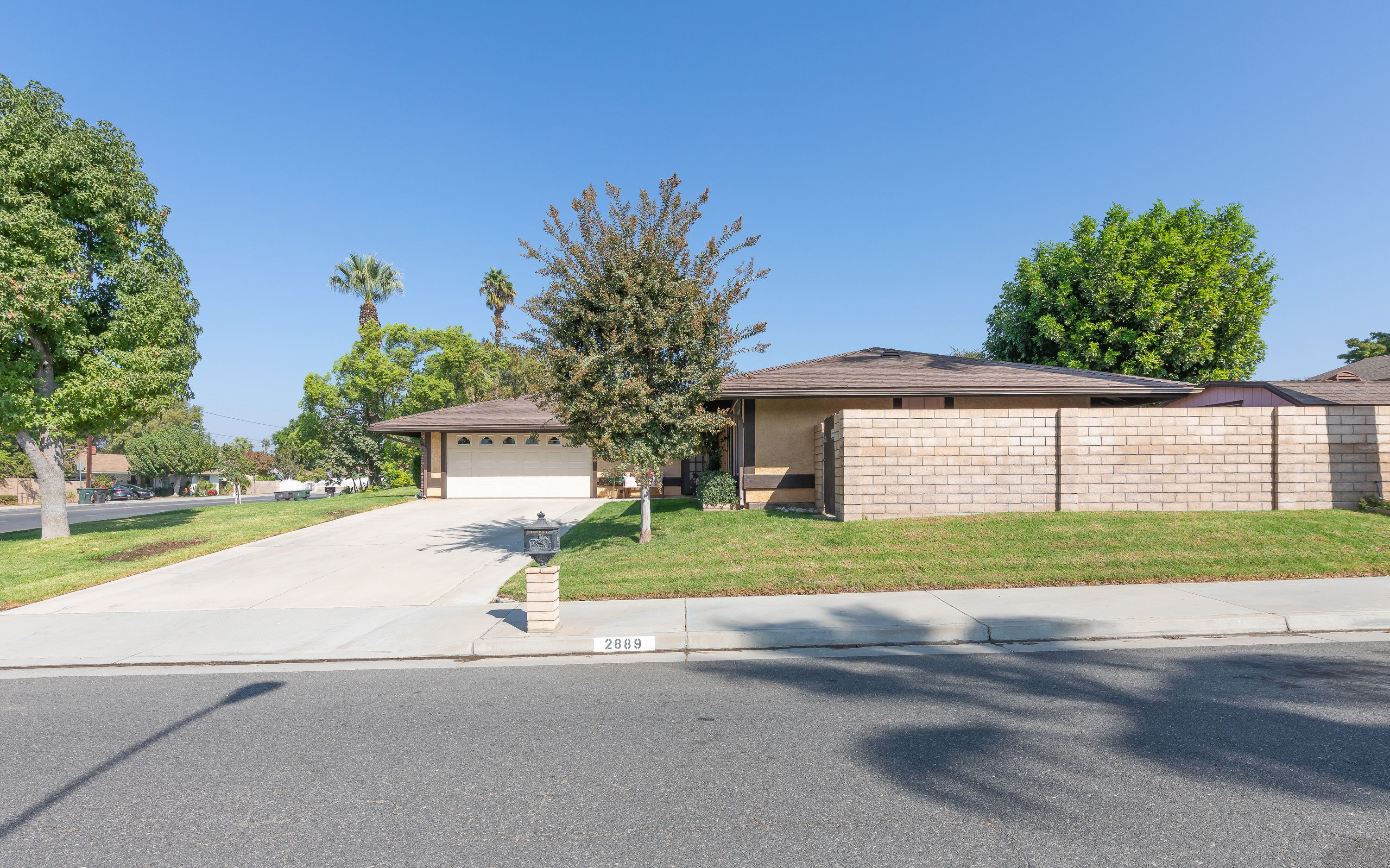 2889 Monument Drive, Riverside, CA 92506 Avenue Photography Tour