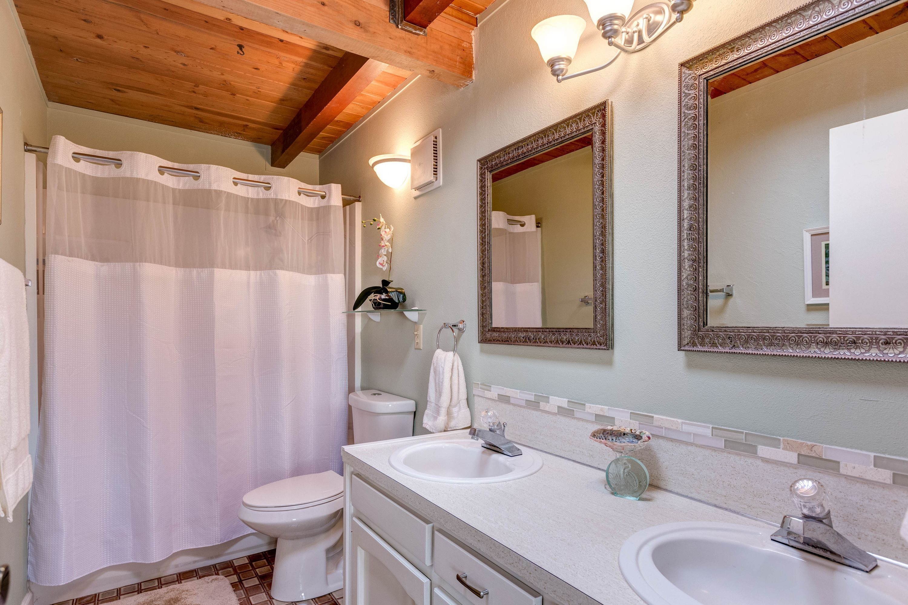 2216 Mariners Cove, Oak Harbor, WA 98277 Snowberry Lane Photography