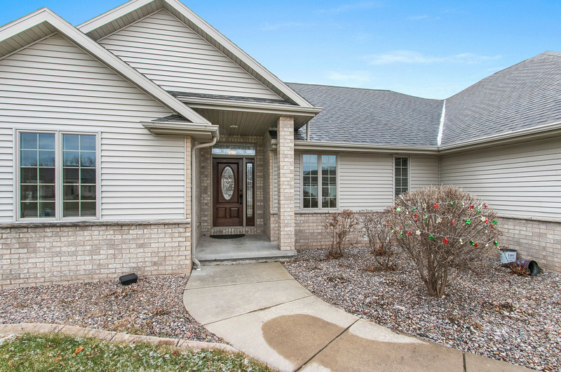 400 Whispering Creek Court, Green Bay, WI 54303 Badger Skytography Tour