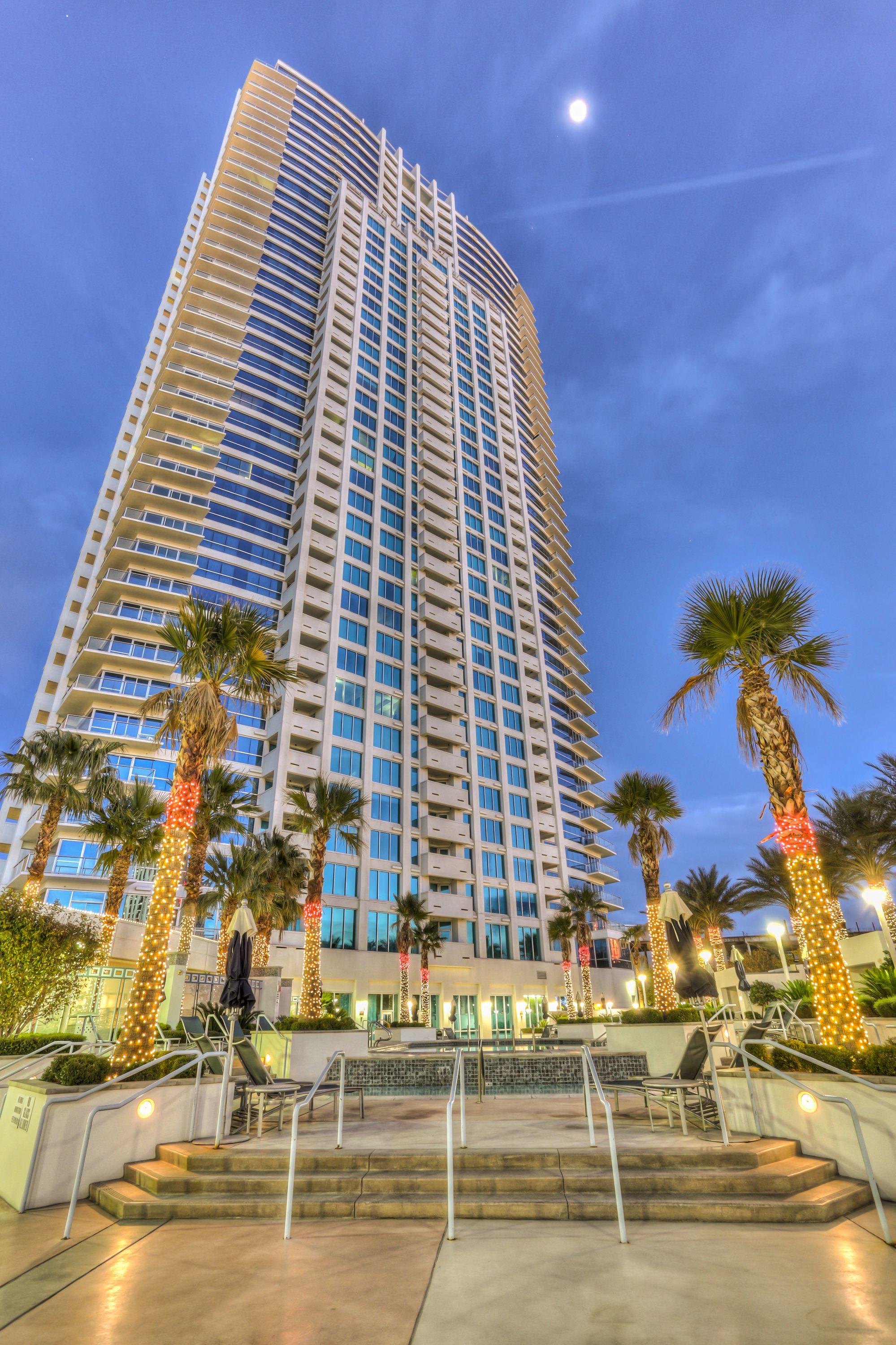 2700 South Las Vegas Boulevard #1904, Las Vegas, NV 89109 | Neon Sun