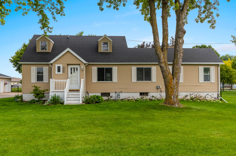 1418 Winchester Road, Neenah, WI 54956 Badger Skytography Tour