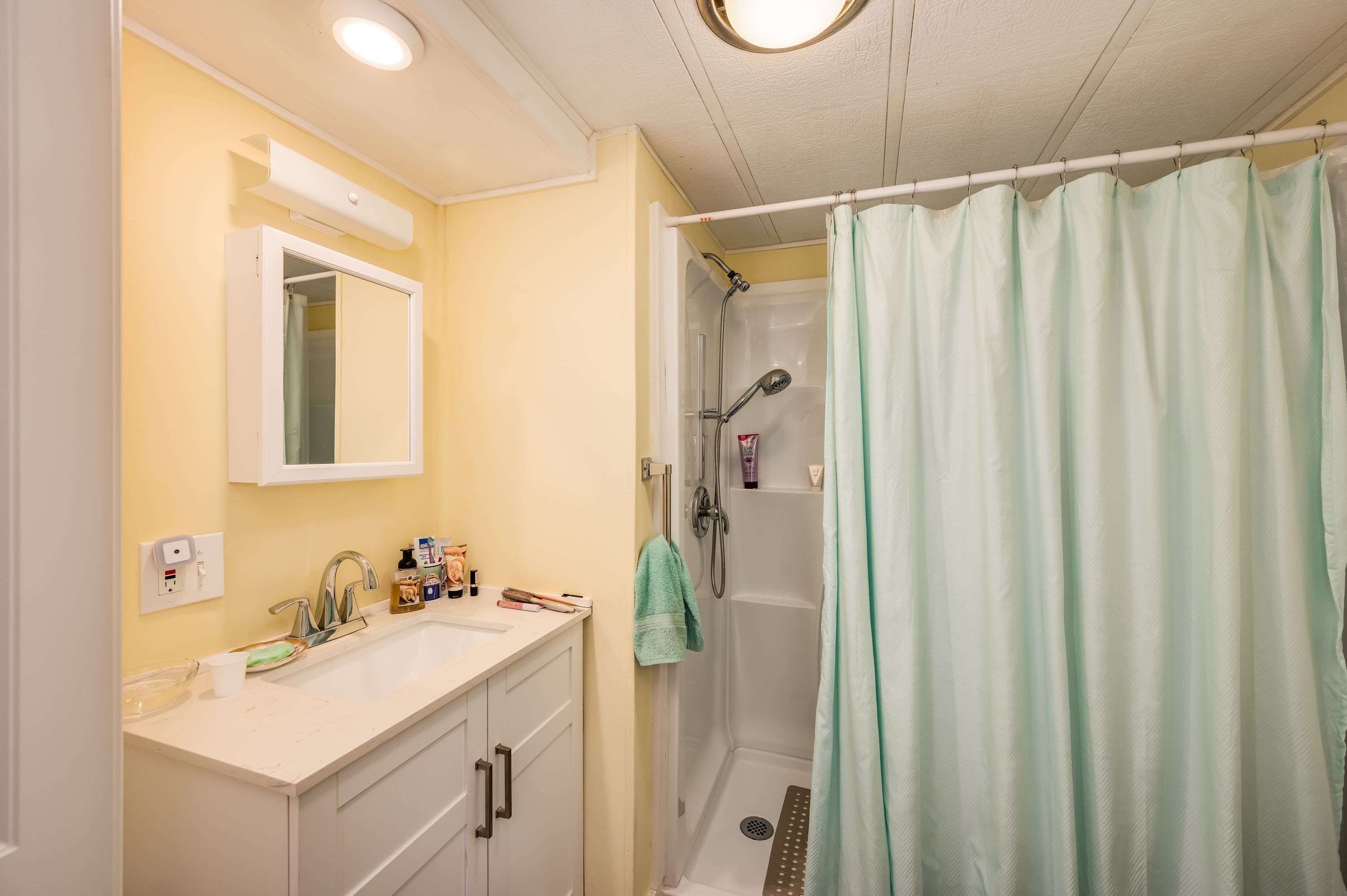 16 South Dewberry Lane, Rochester, NH 03867 GoodLight Tour